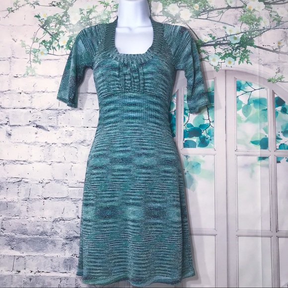 Guess Dresses & Skirts - 🎉HP🎉 Guess Form Fitting Sweater Dress Size Small